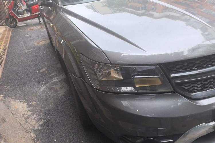 Used Dodge Journey 2014 2.4L Two-Wheel Drive Touring Edition Right Front Headlight