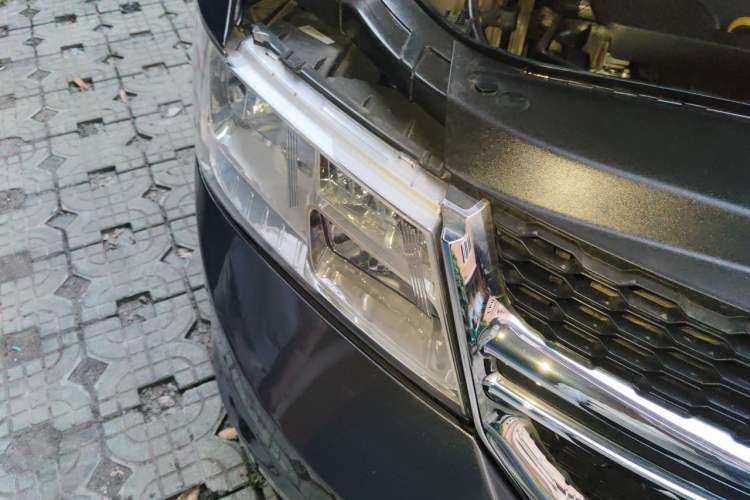 Used Dodge Journey 2014 2.4L Two-Wheel Drive Touring Edition Right Front Headlight