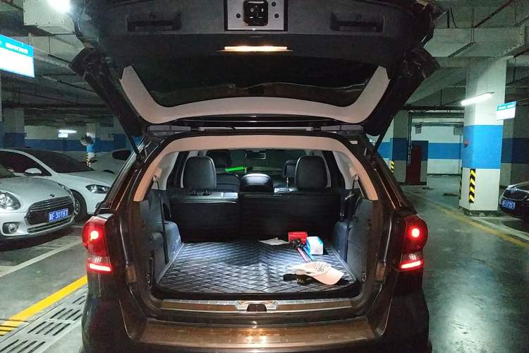 Used Dodge Journey 2014 2.4L Two-Wheel Drive Touring Edition Trunk