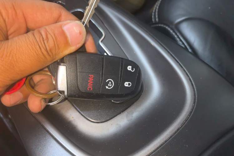 Used Dodge Journey 2014 2.4L Two-Wheel Drive Touring Edition Vehicle Key