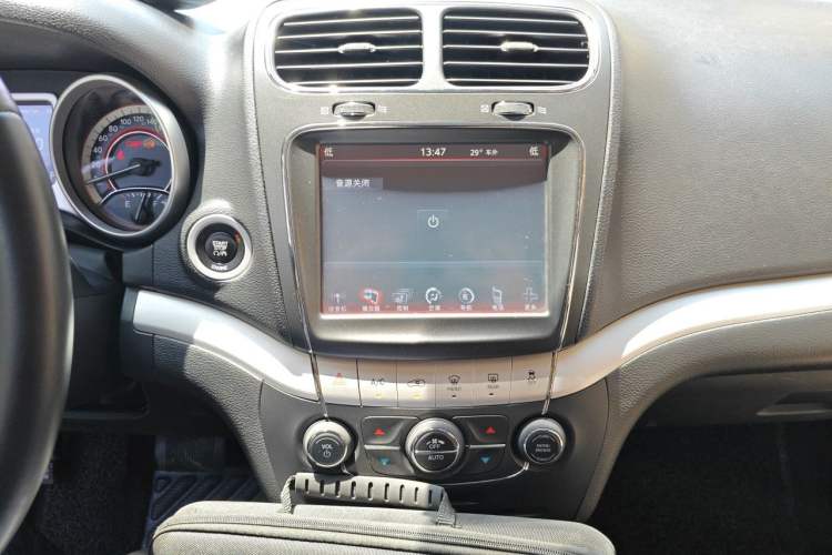 Used Dodge Journey 2014 2.4L Two-Wheel Drive Touring Edition Audio And AC Panel
