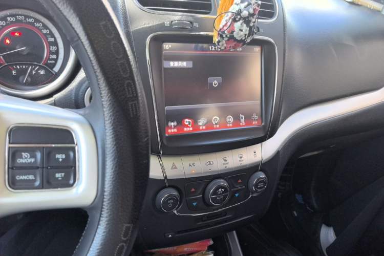 Used Dodge Journey 2014 2.4L Two-Wheel Drive Touring Edition Audio And AC Panel