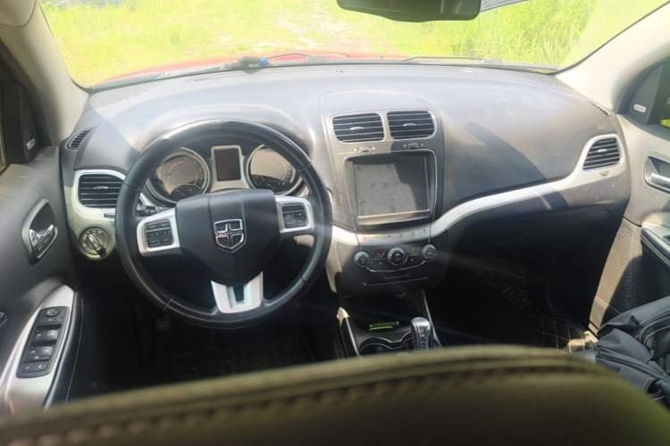 Used Dodge Journey 2014 2.4L Two-Wheel Drive Touring Edition Center Console