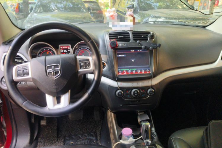 Used Dodge Journey 2014 2.4L Two-Wheel Drive Touring Edition Center Console