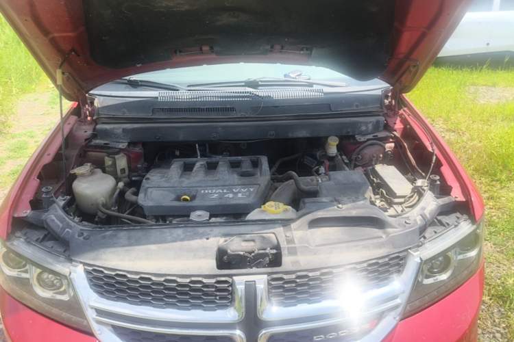 Used Dodge Journey 2014 2.4L Two-Wheel Drive Touring Edition Engine Bay