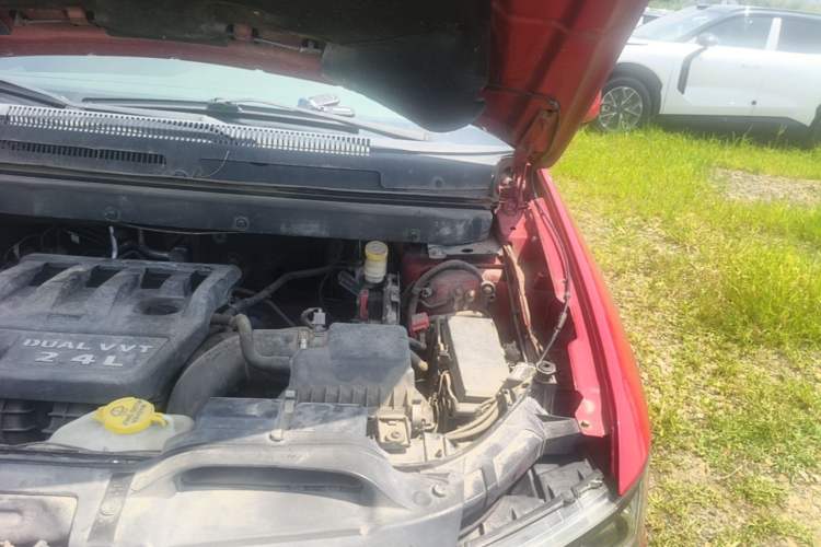 Used Dodge Journey 2014 2.4L Two-Wheel Drive Touring Edition Engine Bay Left