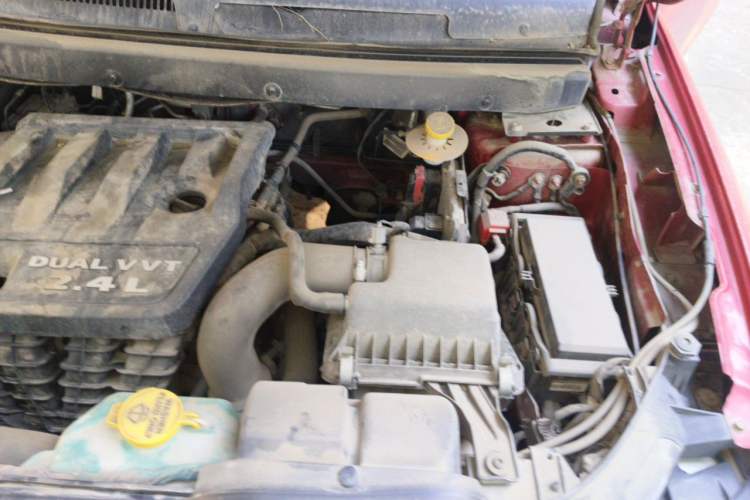 Used Dodge Journey 2014 2.4L Two-Wheel Drive Touring Edition Engine Bay Left