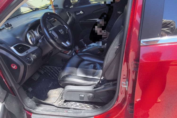 Used Dodge Journey 2014 2.4L Two-Wheel Drive Touring Edition Left Front Seat