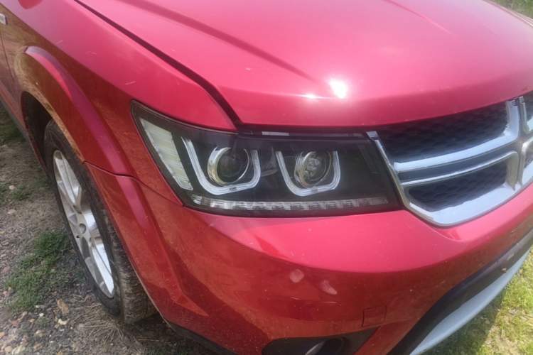 Used Dodge Journey 2014 2.4L Two-Wheel Drive Touring Edition Right Front Headlight