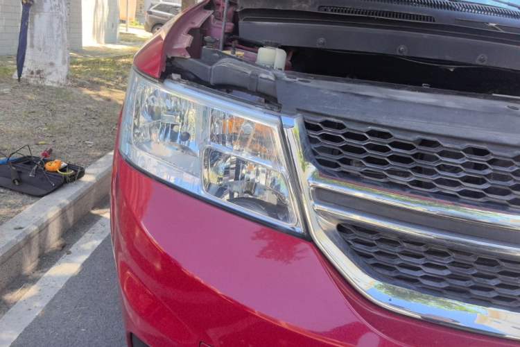 Used Dodge Journey 2014 2.4L Two-Wheel Drive Touring Edition Right Front Headlight