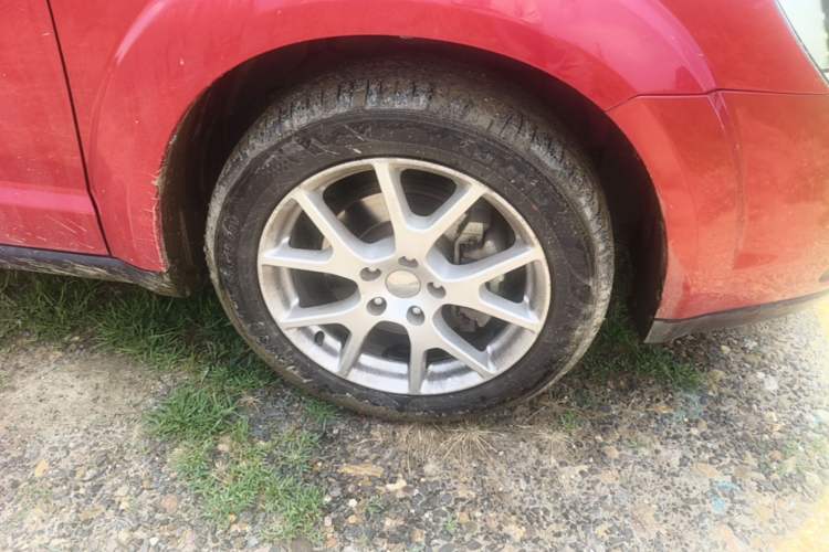 Used Dodge Journey 2014 2.4L Two-Wheel Drive Touring Edition Right Front Wheel Hub