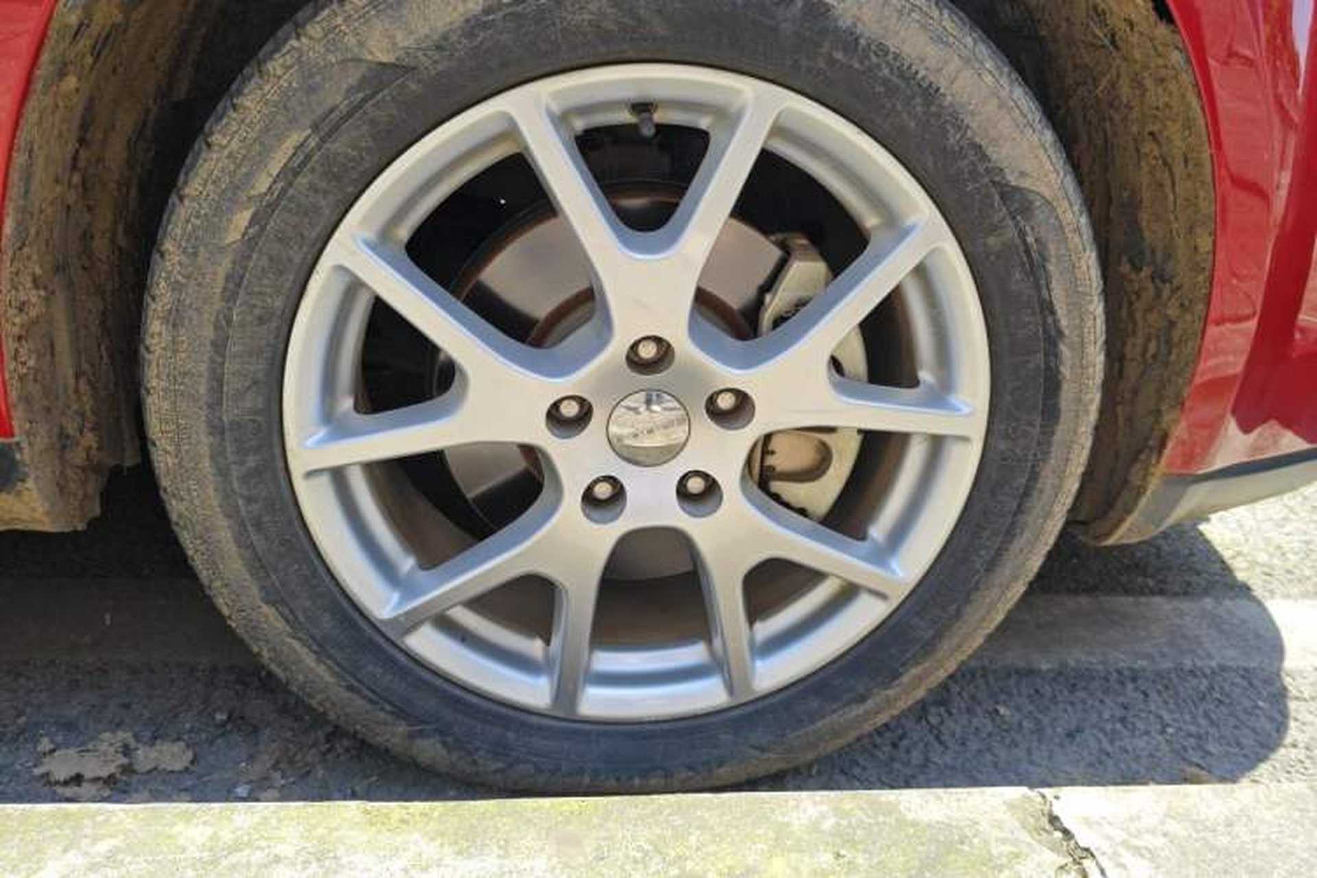 Used Dodge Journey 2014 2.4L Two-Wheel Drive Touring Edition Right Front Wheel Hub