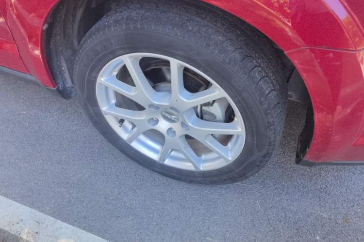 Used Dodge Journey 2014 2.4L Two-Wheel Drive Touring Edition Right Front Wheel Hub