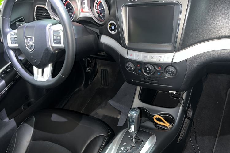 Used Dodge Journey 2014 2.4L Two-Wheel Drive Touring Edition Audio And AC Panel
