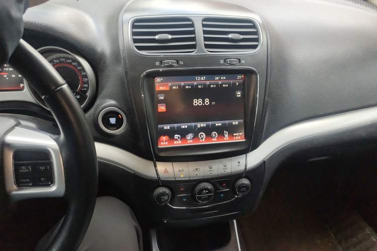 Used Dodge Journey 2014 2.4L Two-Wheel Drive Touring Edition Audio And AC Panel