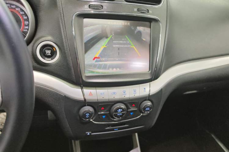 Used Dodge Journey 2014 2.4L Two-Wheel Drive Touring Edition Audio And AC Panel