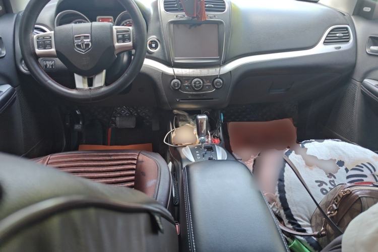 Used Dodge Journey 2014 2.4L Two-Wheel Drive Touring Edition Center Console
