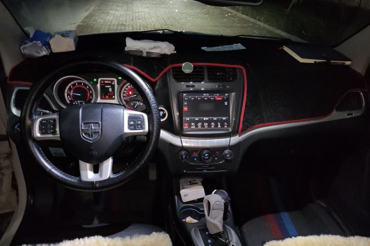 Used Dodge Journey 2014 2.4L Two-Wheel Drive Touring Edition Center Console
