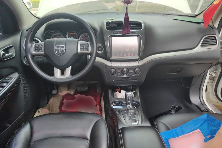 Used Dodge Journey 2014 2.4L Two-Wheel Drive Touring Edition Center Console