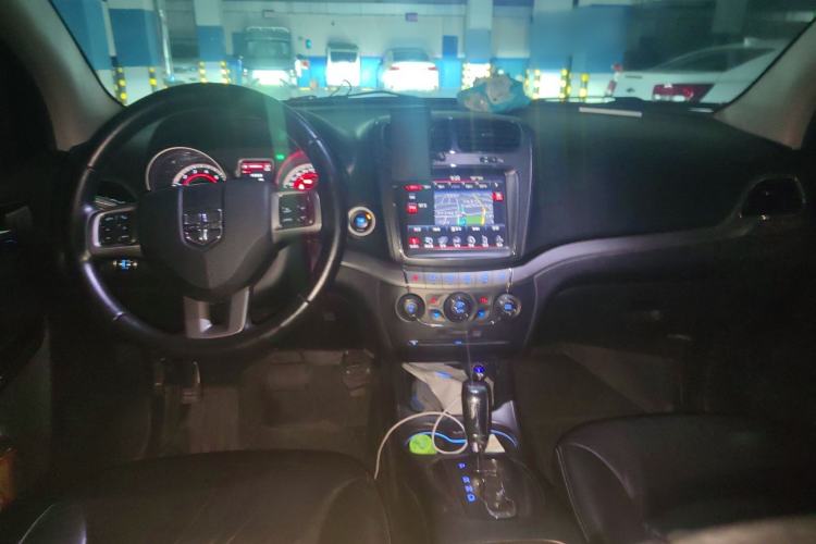 Used Dodge Journey 2014 2.4L Two-Wheel Drive Touring Edition Center Console