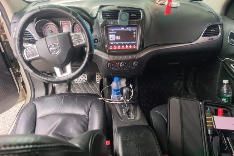 Used Dodge Journey 2014 2.4L Two-Wheel Drive Touring Edition Center Console
