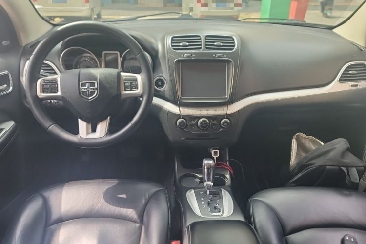 Used Dodge Journey 2014 2.4L Two-Wheel Drive Touring Edition Center Console