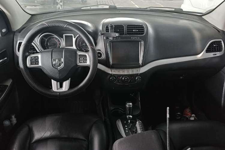 Used Dodge Journey 2014 2.4L Two-Wheel Drive Touring Edition Center Console