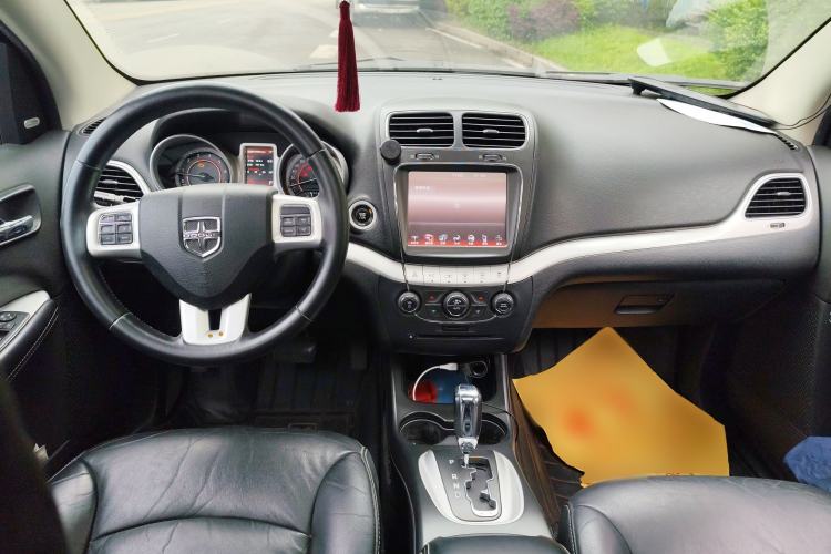 Used Dodge Journey 2014 2.4L Two-Wheel Drive Touring Edition Center Console