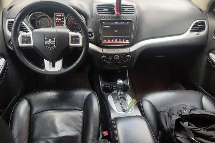 Used Dodge Journey 2014 2.4L Two-Wheel Drive Touring Edition Center Console