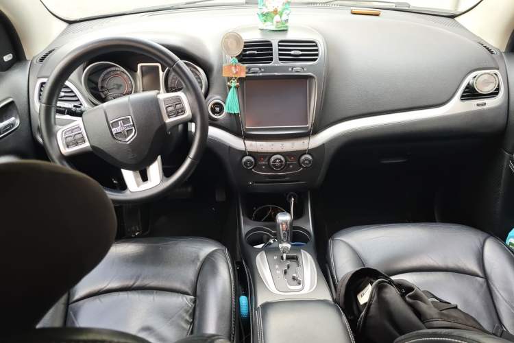 Used Dodge Journey 2014 2.4L Two-Wheel Drive Touring Edition Center Console