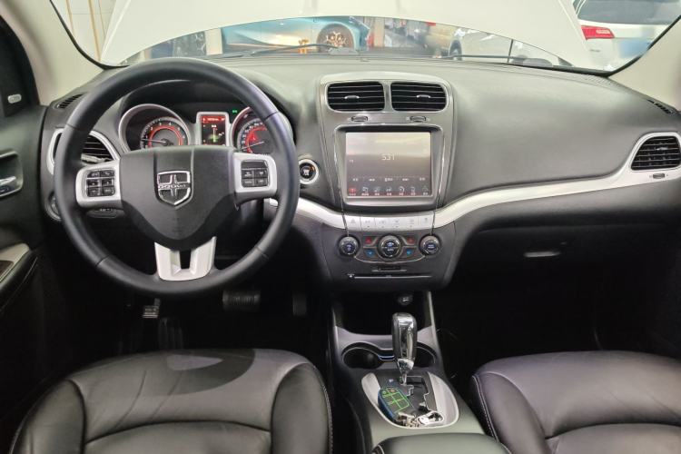 Used Dodge Journey 2014 2.4L Two-Wheel Drive Touring Edition Center Console
