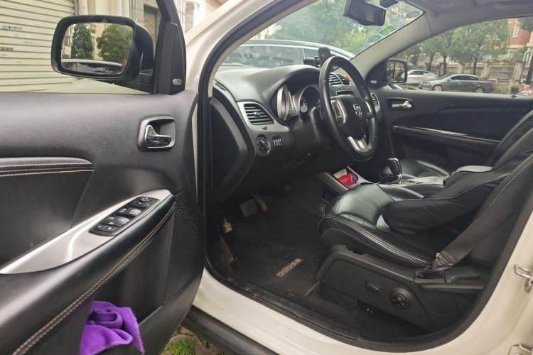 Used Dodge Journey 2014 2.4L Two-Wheel Drive Touring Edition Driver Seat
