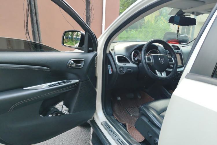 Used Dodge Journey 2014 2.4L Two-Wheel Drive Touring Edition Driver Seat