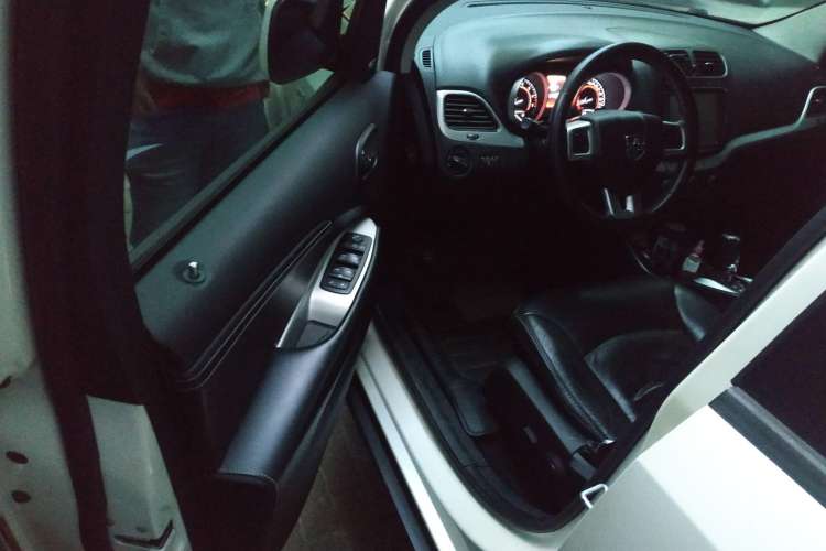 Used Dodge Journey 2014 2.4L Two-Wheel Drive Touring Edition Driver Seat