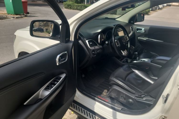 Used Dodge Journey 2014 2.4L Two-Wheel Drive Touring Edition Driver Seat