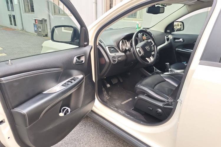 Used Dodge Journey 2014 2.4L Two-Wheel Drive Touring Edition Driver Seat