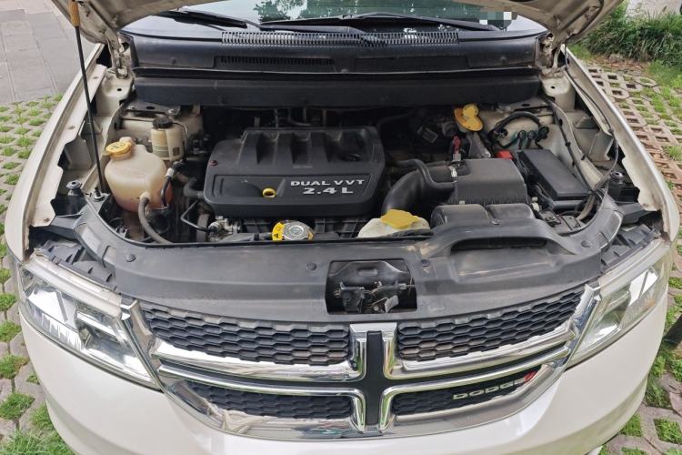 Used Dodge Journey 2014 2.4L Two-Wheel Drive Touring Edition Engine Bay