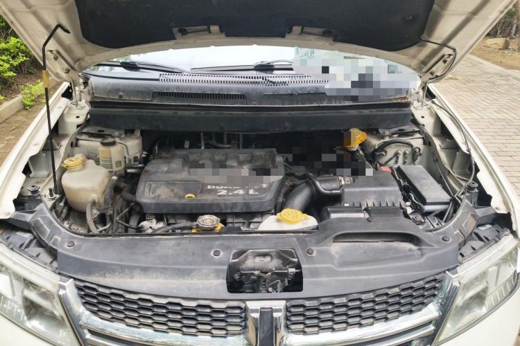 Used Dodge Journey 2014 2.4L Two-Wheel Drive Touring Edition Engine Bay