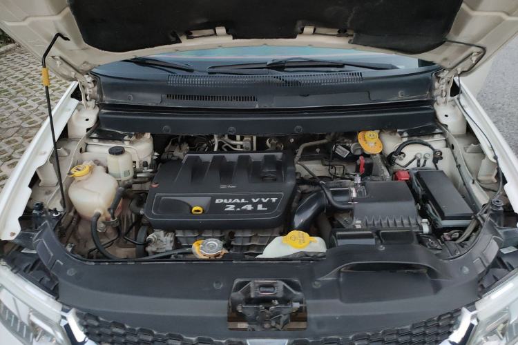 Used Dodge Journey 2014 2.4L Two-Wheel Drive Touring Edition Engine Bay