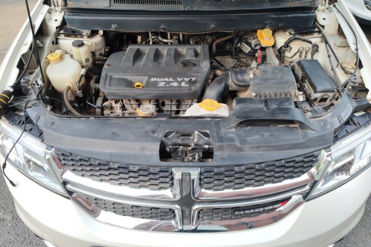 Used Dodge Journey 2014 2.4L Two-Wheel Drive Touring Edition Engine Bay