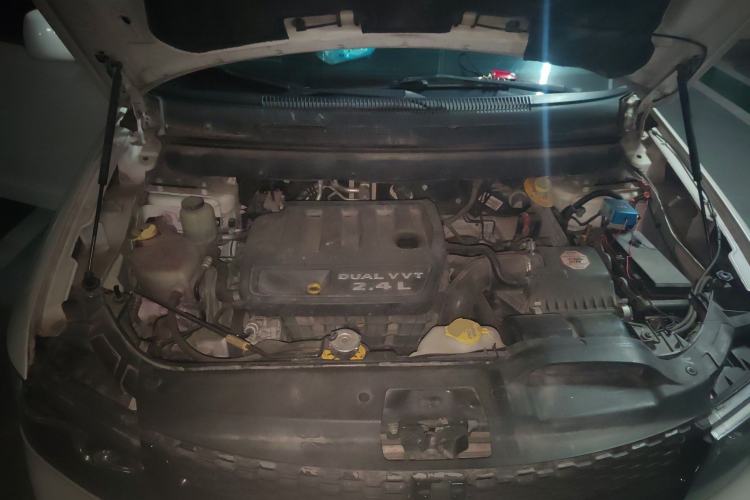 Used Dodge Journey 2014 2.4L Two-Wheel Drive Touring Edition Engine Bay