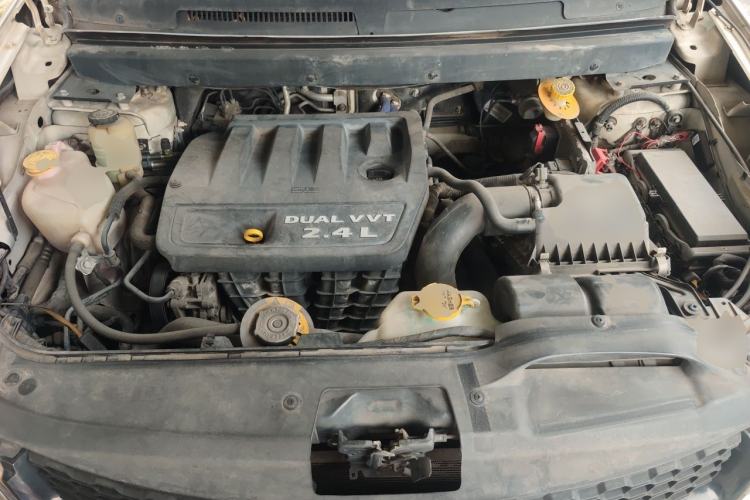 Used Dodge Journey 2014 2.4L Two-Wheel Drive Touring Edition Engine Bay