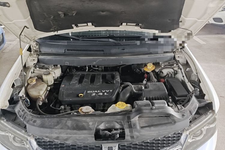 Used Dodge Journey 2014 2.4L Two-Wheel Drive Touring Edition Engine Bay