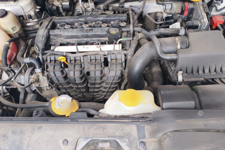 Used Dodge Journey 2014 2.4L Two-Wheel Drive Touring Edition Engine Bay