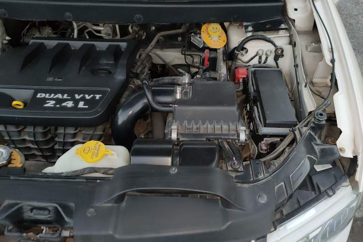 Used Dodge Journey 2014 2.4L Two-Wheel Drive Touring Edition Engine Bay Left