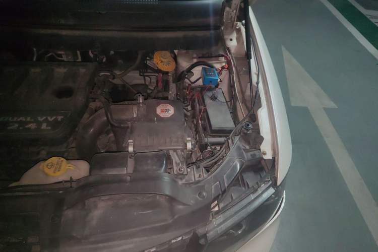 Used Dodge Journey 2014 2.4L Two-Wheel Drive Touring Edition Engine Bay Left