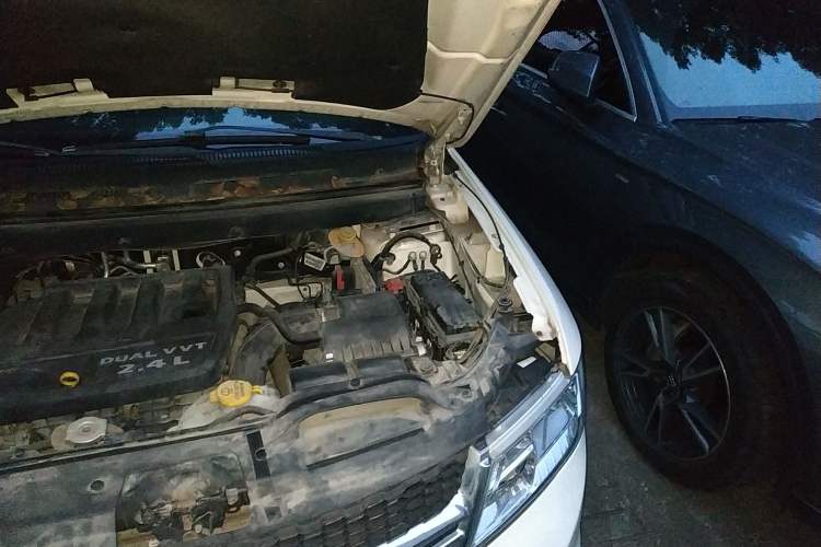 Used Dodge Journey 2014 2.4L Two-Wheel Drive Touring Edition Engine Bay Left