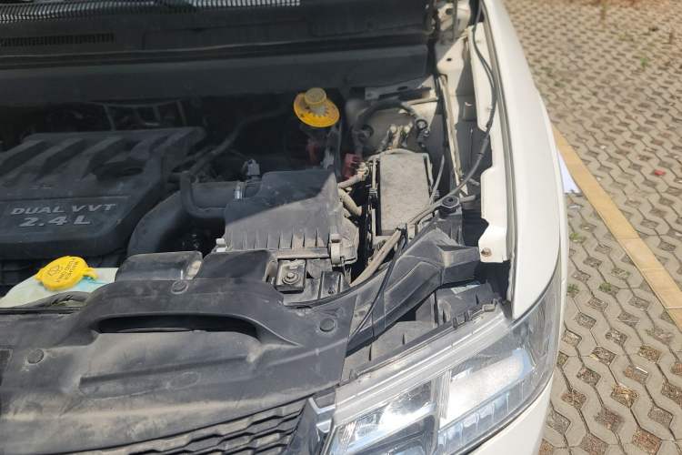 Used Dodge Journey 2014 2.4L Two-Wheel Drive Touring Edition Engine Bay Left
