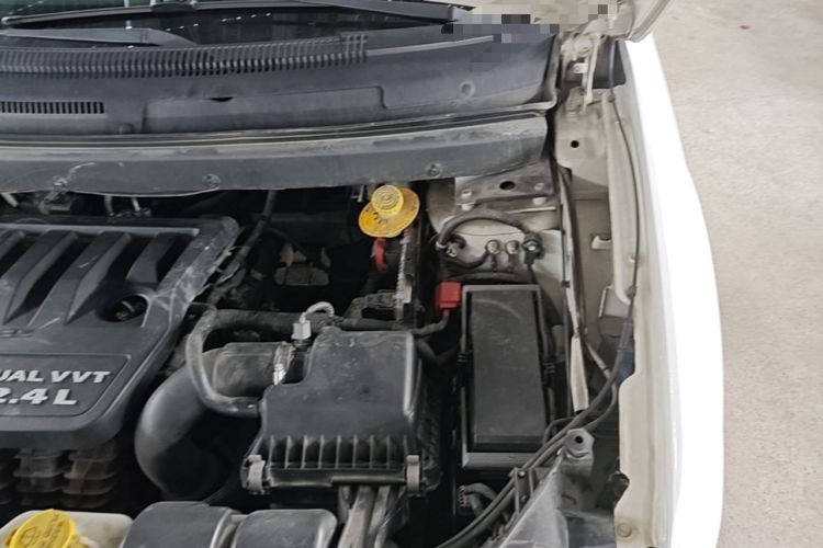 Used Dodge Journey 2014 2.4L Two-Wheel Drive Touring Edition Engine Bay Left