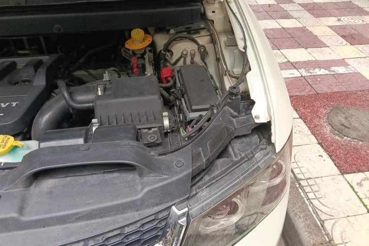 Used Dodge Journey 2014 2.4L Two-Wheel Drive Touring Edition Engine Bay Left